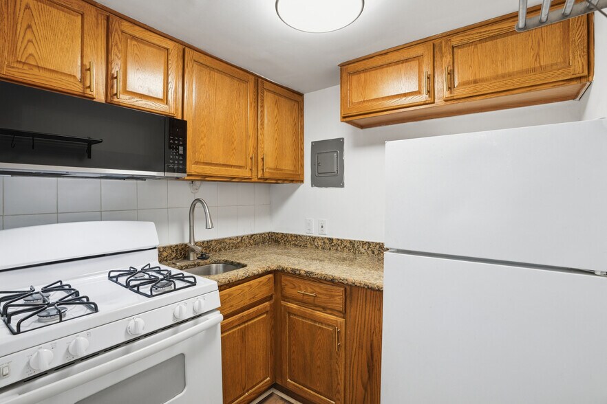 More Photos Of 313 C St SE, Washington Multifamily For Sale