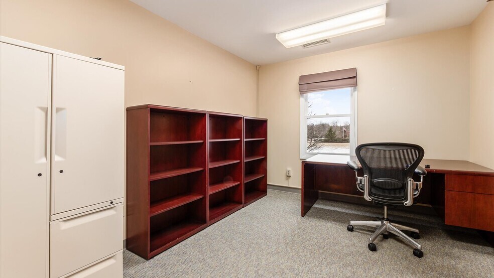 More Photos Of 172 S Friendship Dr, New Concord Medical For Sale