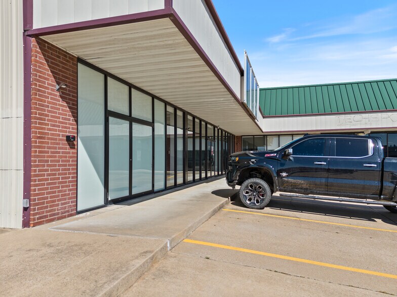 More Photos Of 2215 Fayetteville Rd, Van Buren Unknown For Lease