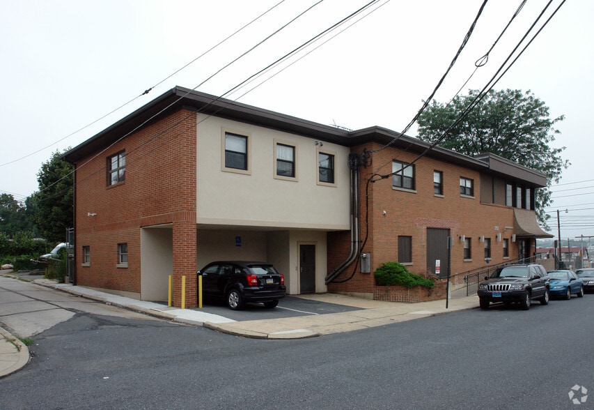 More Photos Of 1726-1730 W Chew St, Allentown Medical For Sale