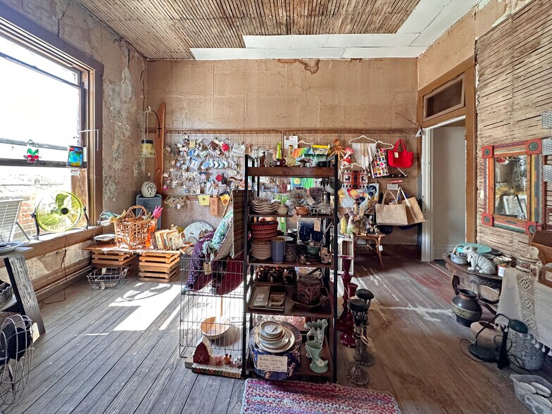 More Photos Of 200 S 3rd St, Leesville Hospitality For Sale