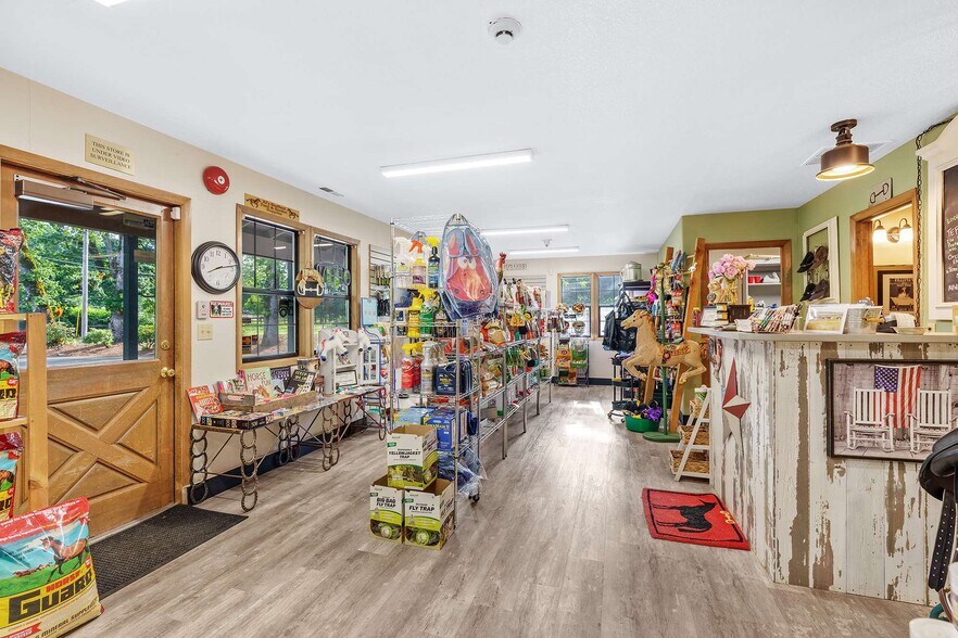 More Photos Of 22525 SW Stafford Rd, Tualatin Warehouse For Sale