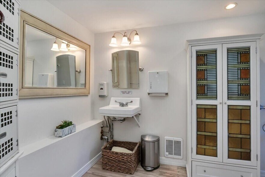 More Photos Of 139 A Bradford St, Provincetown Storefront Retail Residential For Sale