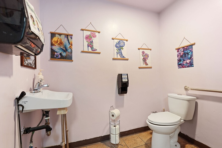 More Photos Of 304 W Harding Way, Stockton Office For Sale