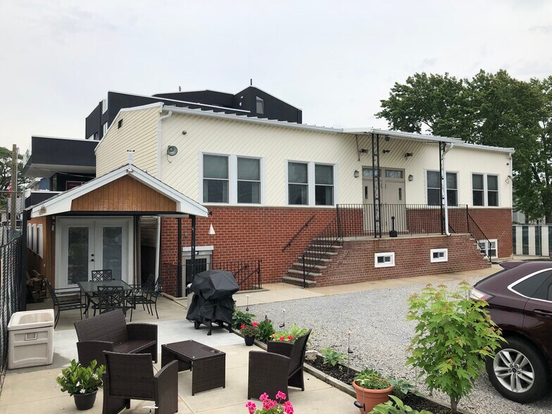 More Photos Of 1 Merit Ct, Brooklyn Marina For Sale
