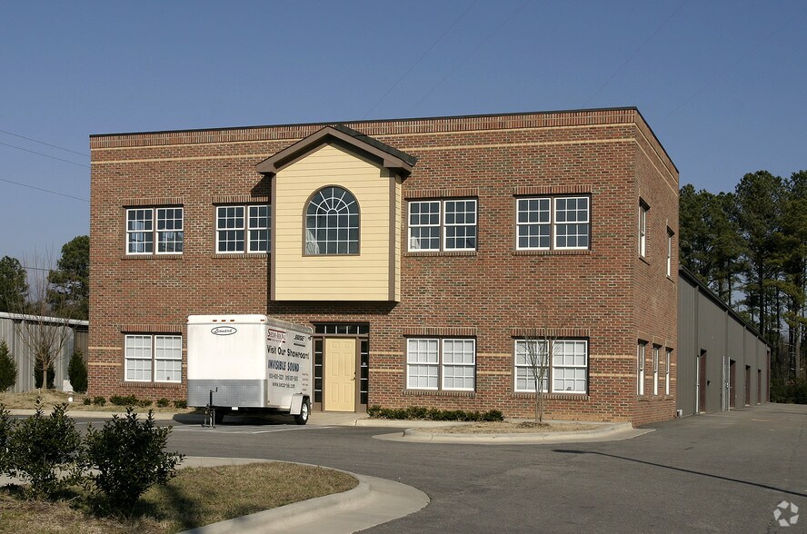 More Photos Of 809 B Center St, Apex Light Manufacturing For Sale