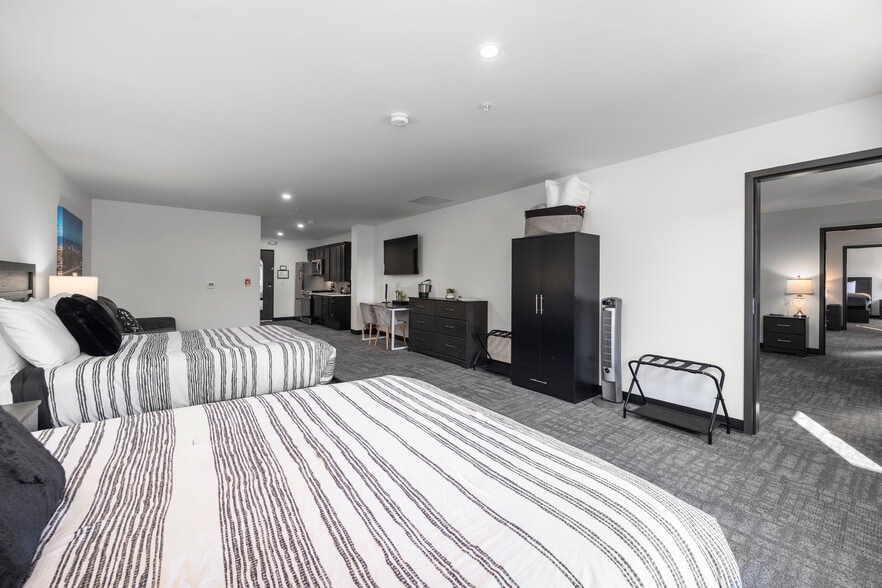 More Photos Of 419 E Market St, Sandusky Hotel For Sale