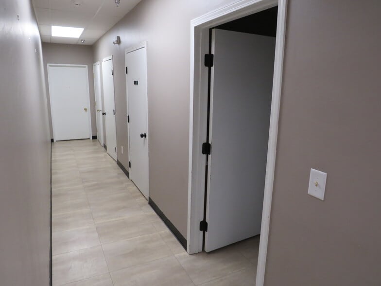 More Photos Of 1715 N Division St, Morris Unknown For Lease