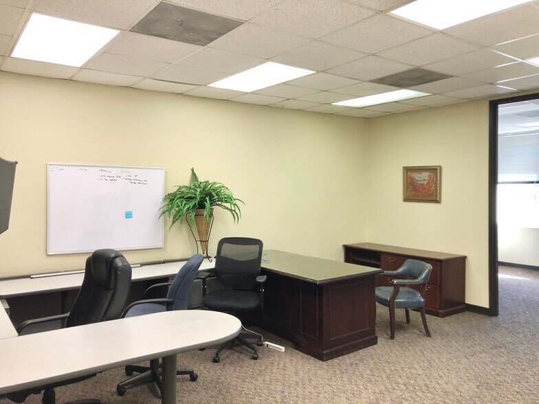 More Photos Of 3029 S Sherwood Forest Blvd, Baton Rouge Loft Creative Space For Lease