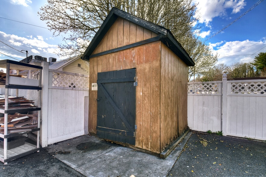 More Photos Of 240 W Main St, Blue Ridge Office For Sale