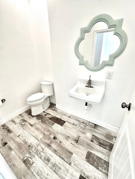 More Photos Of 1506 54th Ave N, Saint Petersburg Storefront Retail Office For Sale