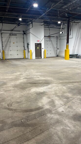 More Photos Of 300 Avon St, Stratford Warehouse For Lease