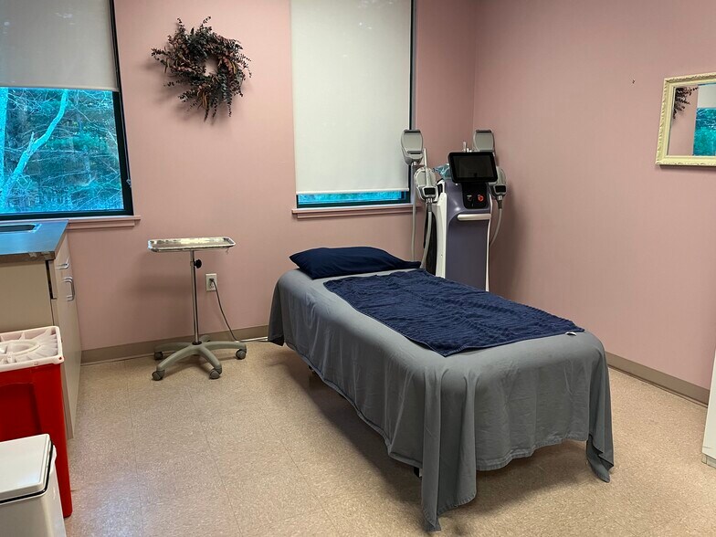 More Photos Of 1407 S County Trl, East Greenwich Medical For Sale