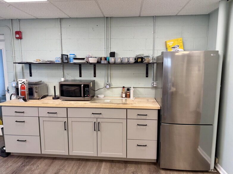 More Photos Of 5 Reynolds, Norwalk Warehouse For Lease