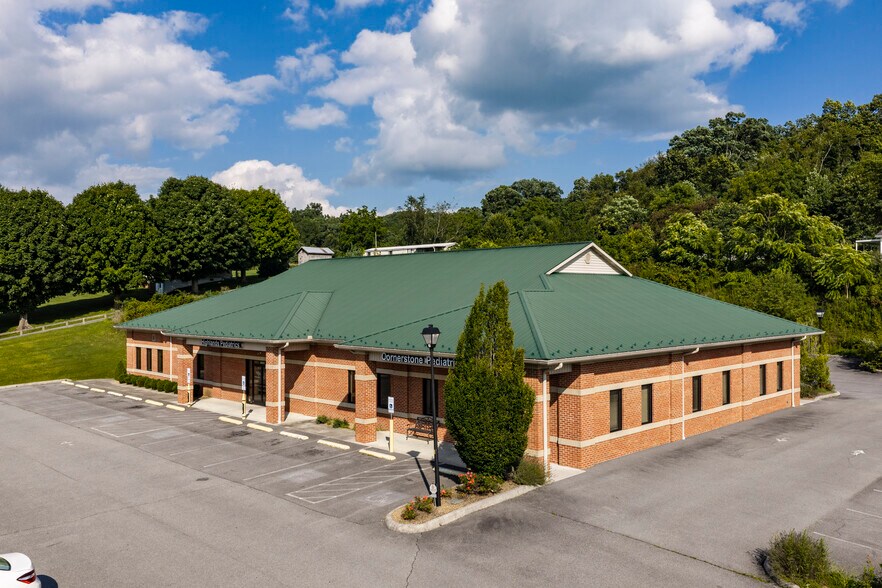 Primary Photo Of 26208 Lee Hwy, Abingdon Medical For Lease
