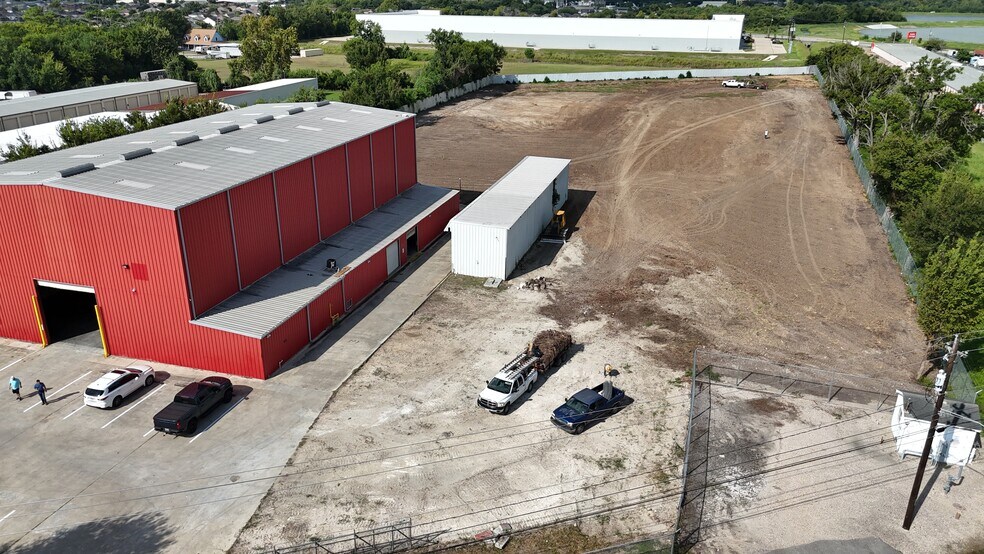 More Photos Of 8714 Galveston Rd, Houston Warehouse For Lease