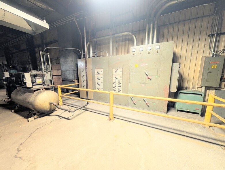 More Photos Of 1469 US Highway 59, Moran Manufacturing For Sale