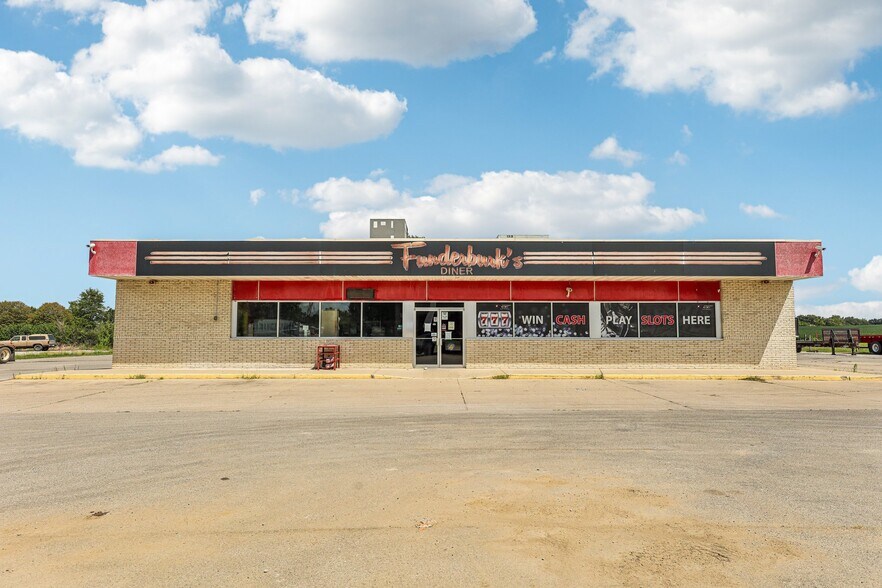Primary Photo Of 402 W Johnson St, Pocahontas Flex For Sale