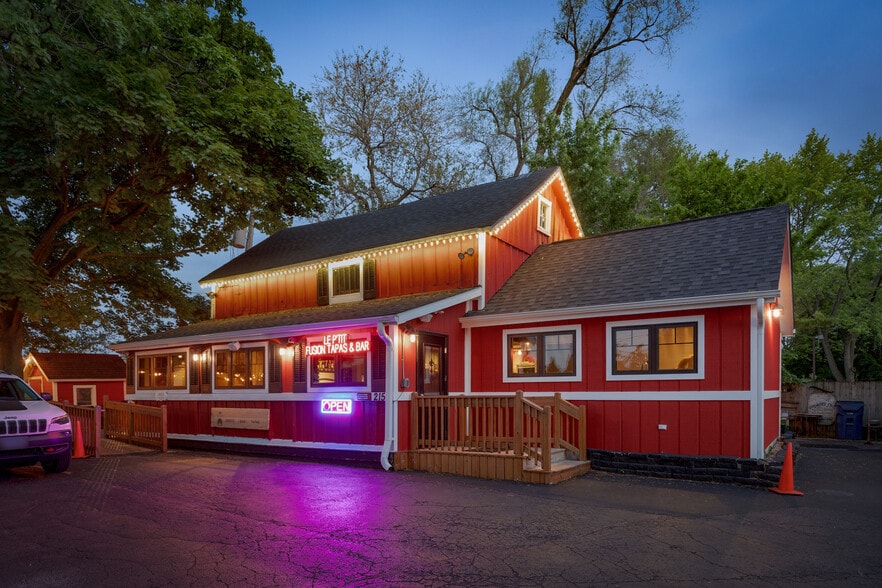 More Photos Of 211 W Railroad Ave, Bartlett Storefront Retail Residential For Sale