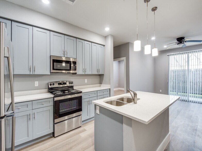 More Photos Of 1100 Us-90 Hwy W, Sealy Apartments For Sale