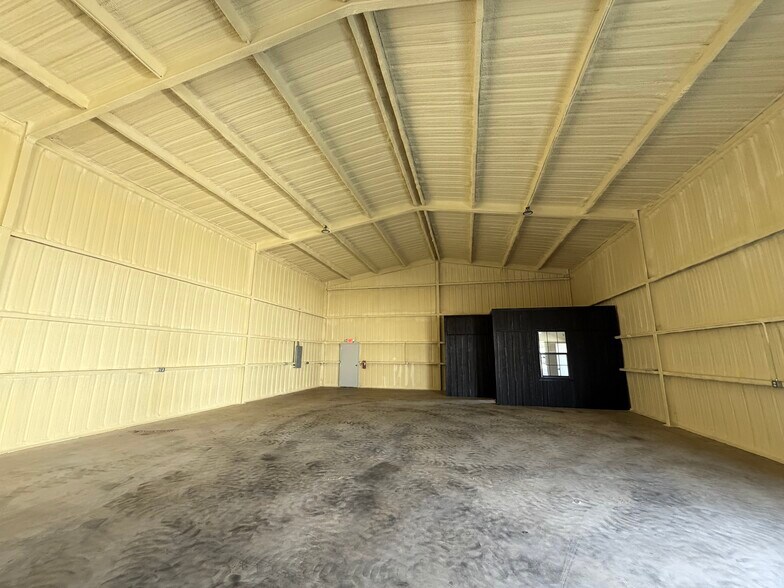 More Photos Of 5790 Rendon Bloodworth Rd, Fort Worth Industrial For Lease