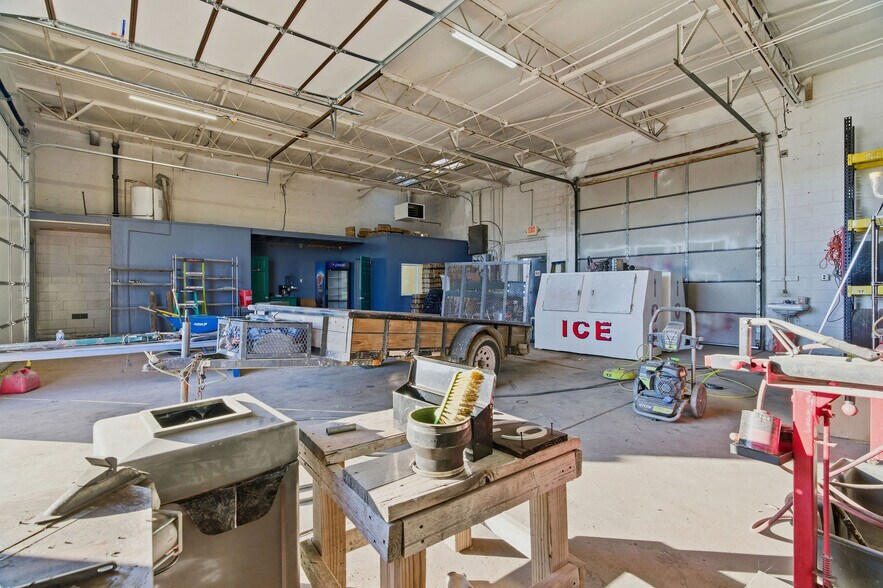 More Photos Of 6737 E Nine Mile Rd, Warren Warehouse For Lease