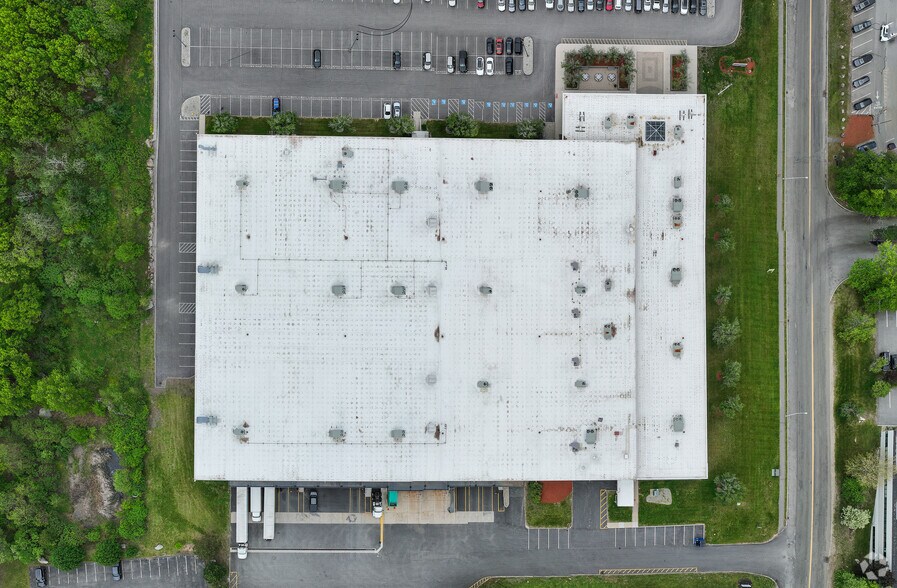 More Photos Of 300 Jubilee Dr, Peabody Manufacturing For Lease