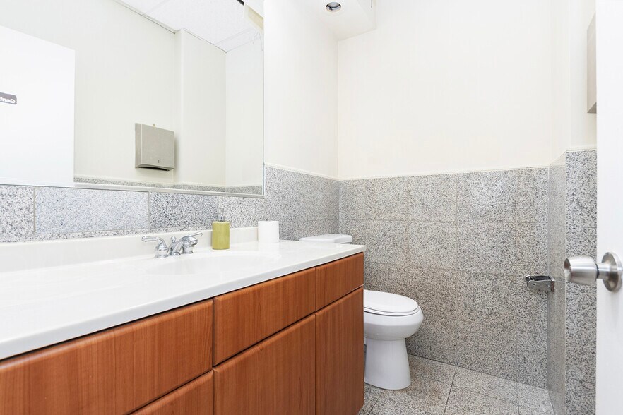 More Photos Of 5241-5249 Touhy Ave, Skokie Storefront Retail Office For Lease