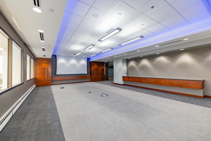 More Photos Of 28333 Telegraph Rd, Southfield Office For Sale