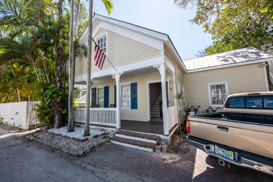 More Photos Of 412 Frances St, Key West Hotel For Sale