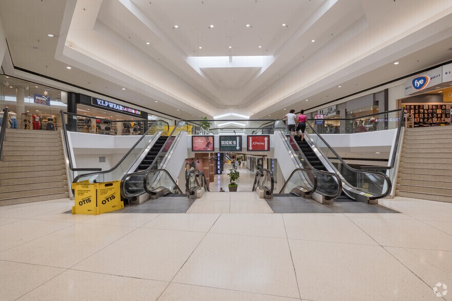 More Photos Of 86-750 W 14 Mile Rd, Troy Unknown For Lease