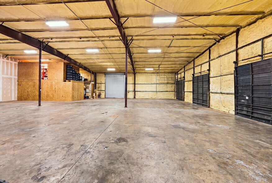 More Photos Of 3535 Dora St, Fort Myers Industrial For Sale