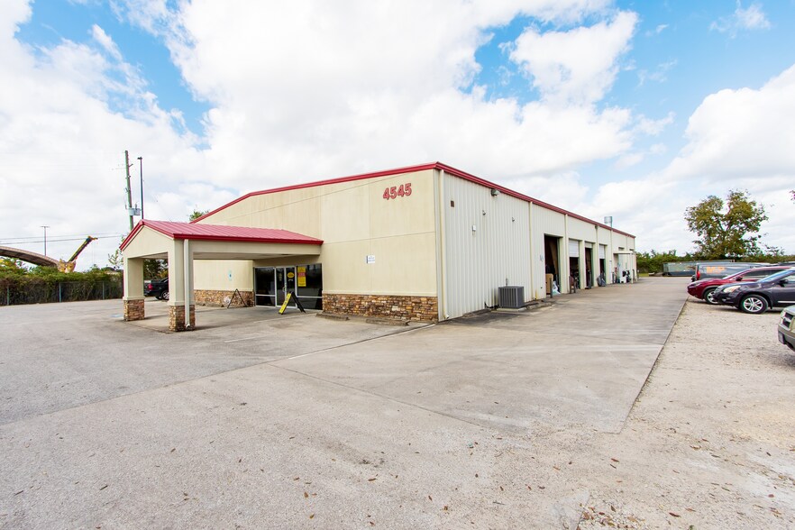 More Photos Of 4545 S Sam Houston Pkwy E, Houston General Retail For Sale
