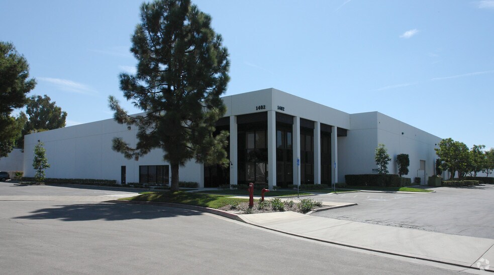 More Photos Of 1402 Morgan Cir, Tustin Distribution For Lease