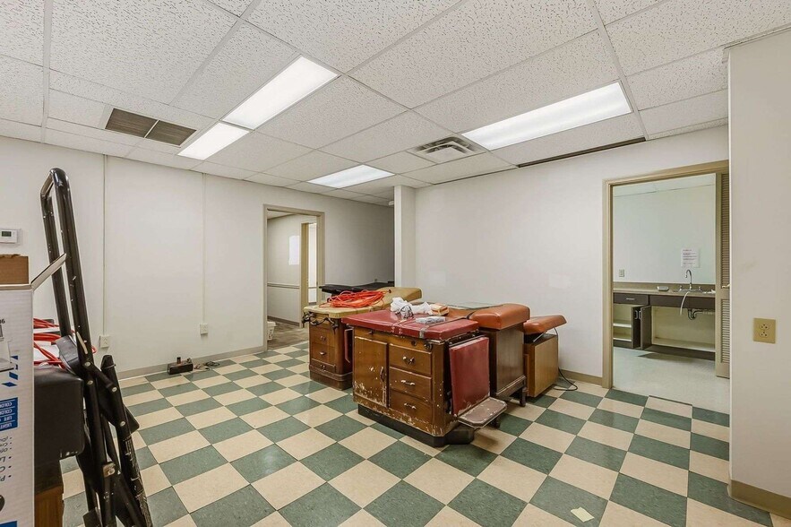 More Photos Of 412 E River St, Elyria Office For Sale