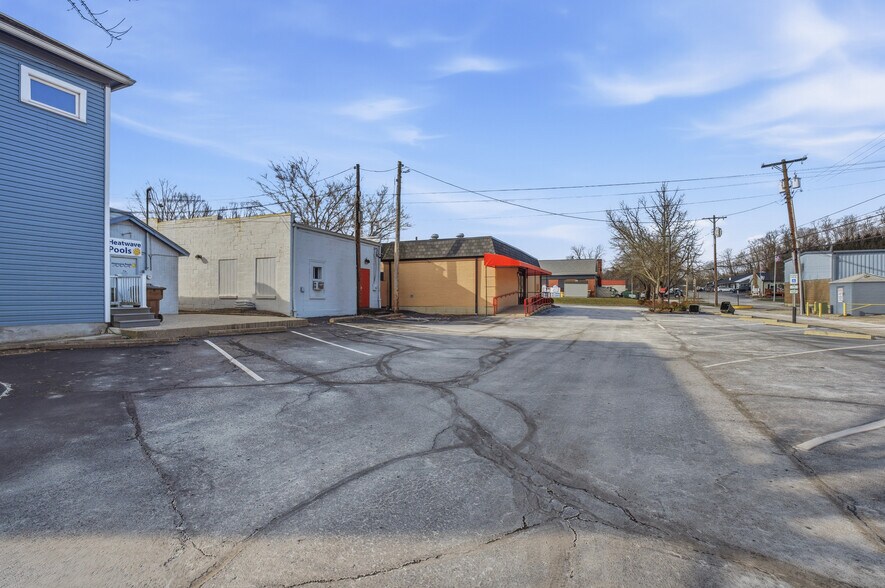 More Photos Of 10 W Franklin St, Bellbrook Storefront Retail Office For Lease