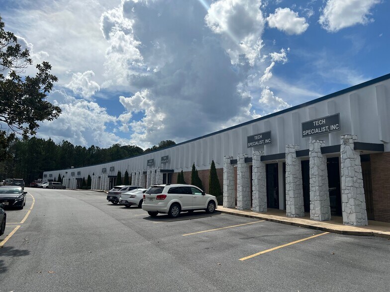 More Photos Of 800 Great Southwest Pky, Atlanta Warehouse For Lease