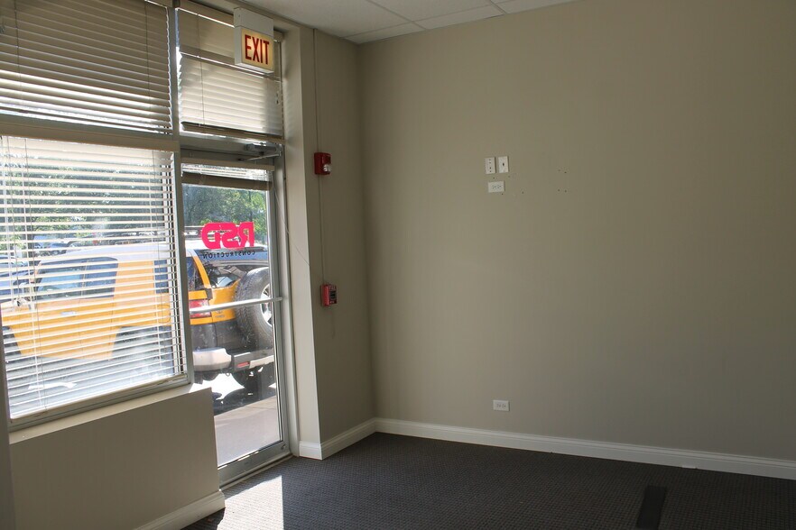 More Photos Of 415 E State St, Geneva General Retail For Lease