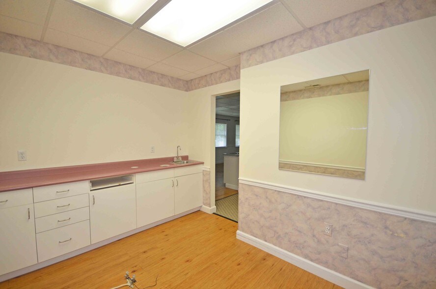 More Photos Of 556 Cynwood Dr, Easton Medical For Lease