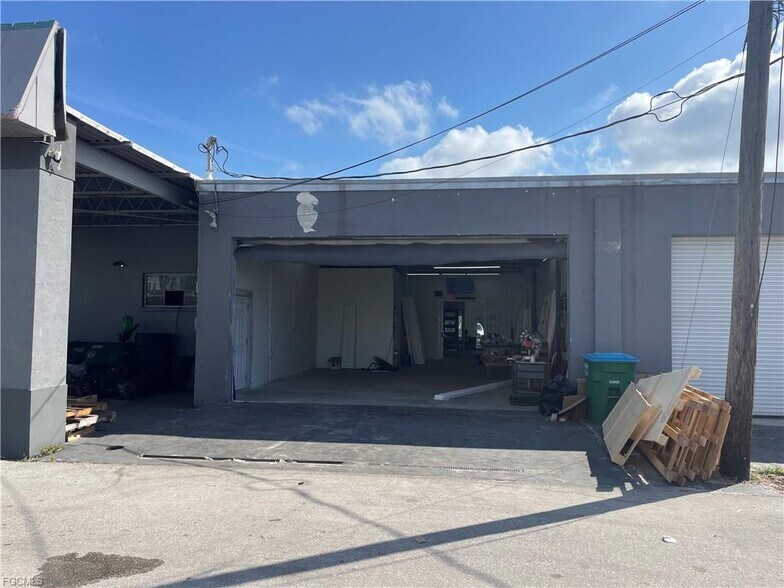 More Photos Of 876 Cape Coral Pky E, Cape Coral Freestanding For Lease