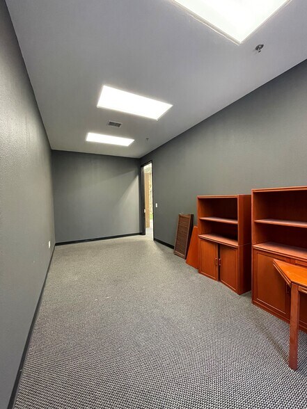 More Photos Of 8101 Kuykendahl Rd, The Woodlands Office For Lease