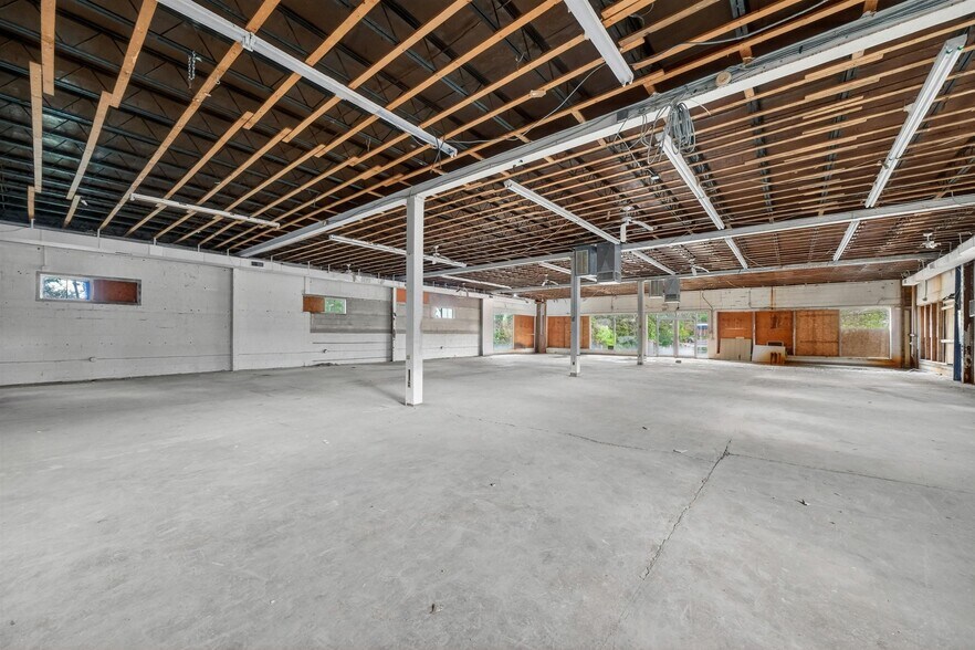 More Photos Of 14 Route 17k, Newburgh Freestanding For Sale