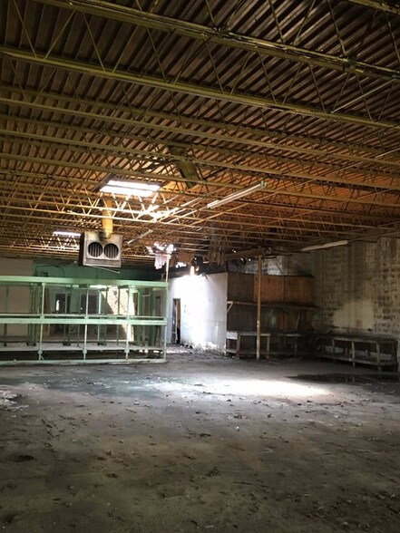 More Photos Of 2341 Brannen Rd SE, Atlanta Light Distribution For Sale