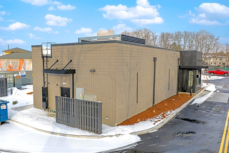 More Photos Of 830 Main St, Clinton Fast Food For Sale