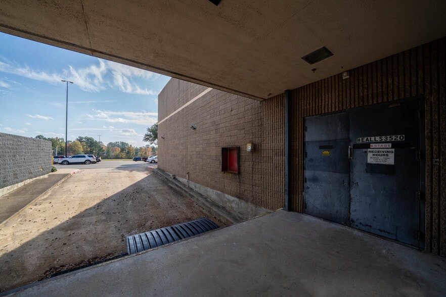 More Photos Of 3520 McCann Rd, Longview Department Store For Sale