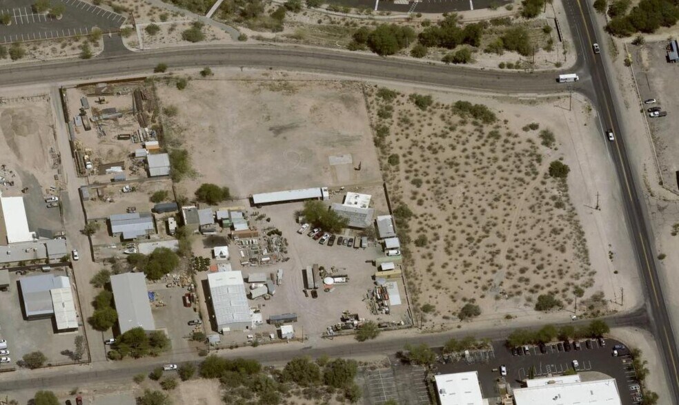 More Photos Of 2925 E Ganley Rd, Tucson Warehouse For Lease