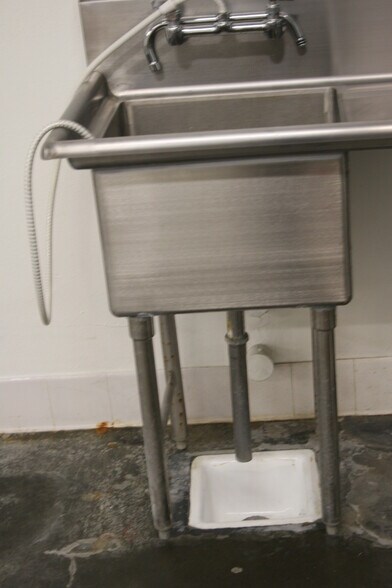 More Photos Of 12970 Branford St, Arleta Warehouse For Lease