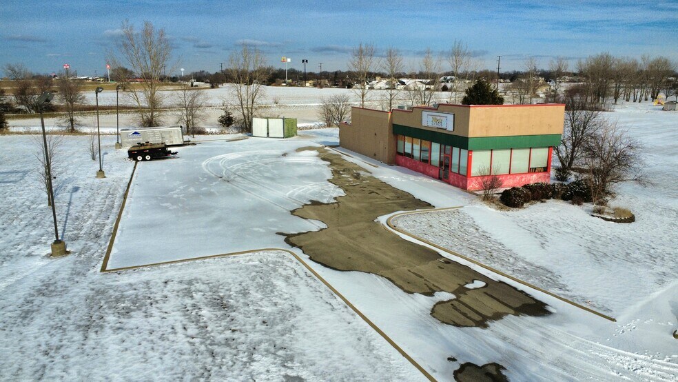 More Photos Of 855 W Cook St, Manteno Restaurant For Sale