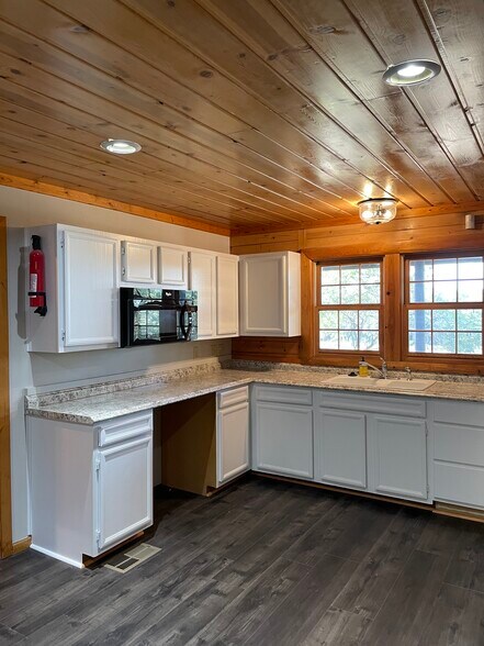 More Photos Of 4225 E Highway 290, Dripping Springs Office For Lease