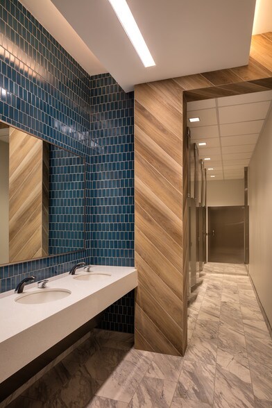 More Photos Of 585 N Dairy Ashford Rd, Houston Office For Lease